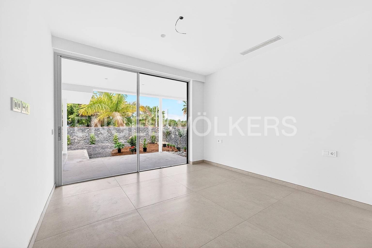 Chalet de 4 habitaciones en Costa Adeje en venta con piscina - 1.980.000 € (Ref: 9699247)