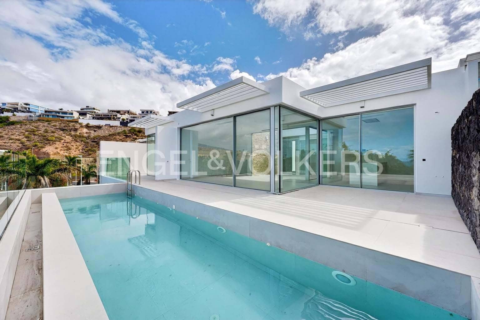 Chalet de 4 habitaciones en Costa Adeje en venta con piscina - 1.980.000 € (Ref: 9699247)