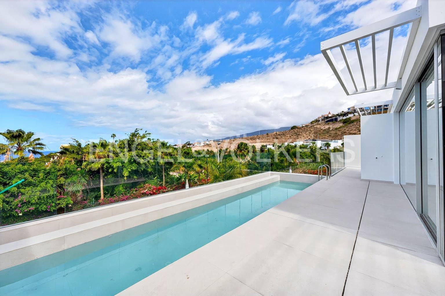 Chalet de 4 habitaciones en Costa Adeje en venta con piscina - 1.980.000 € (Ref: 9699247)