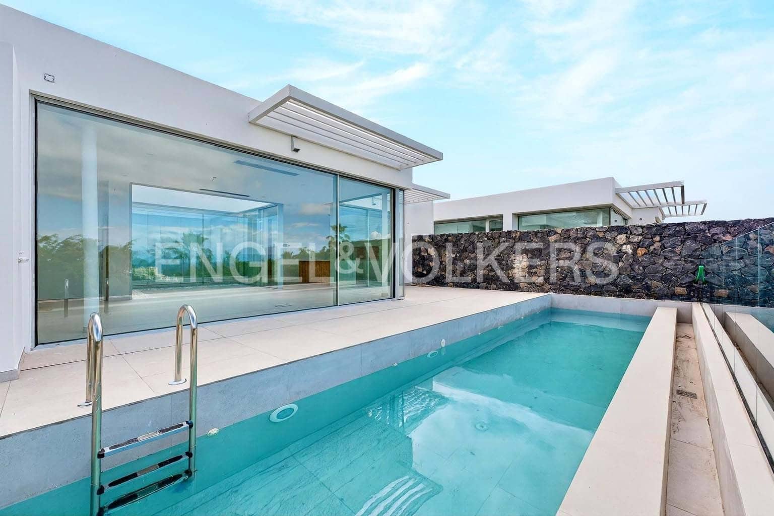 Chalet de 4 habitaciones en Costa Adeje en venta con piscina - 1.980.000 € (Ref: 9699247)