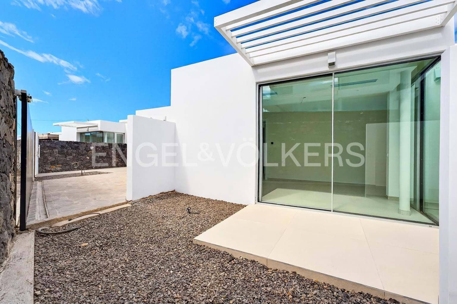 Chalet de 4 habitaciones en Costa Adeje en venta con piscina - 1.980.000 € (Ref: 9699247)