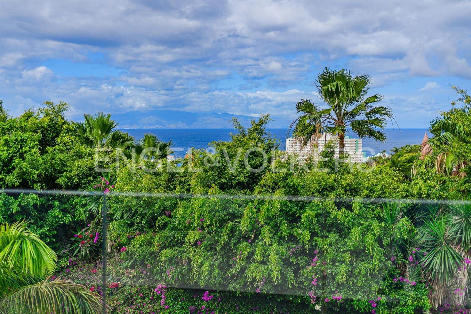 Chalet de 4 habitaciones en Costa Adeje en venta con piscina - 1.980.000 € (Ref: 9699247)