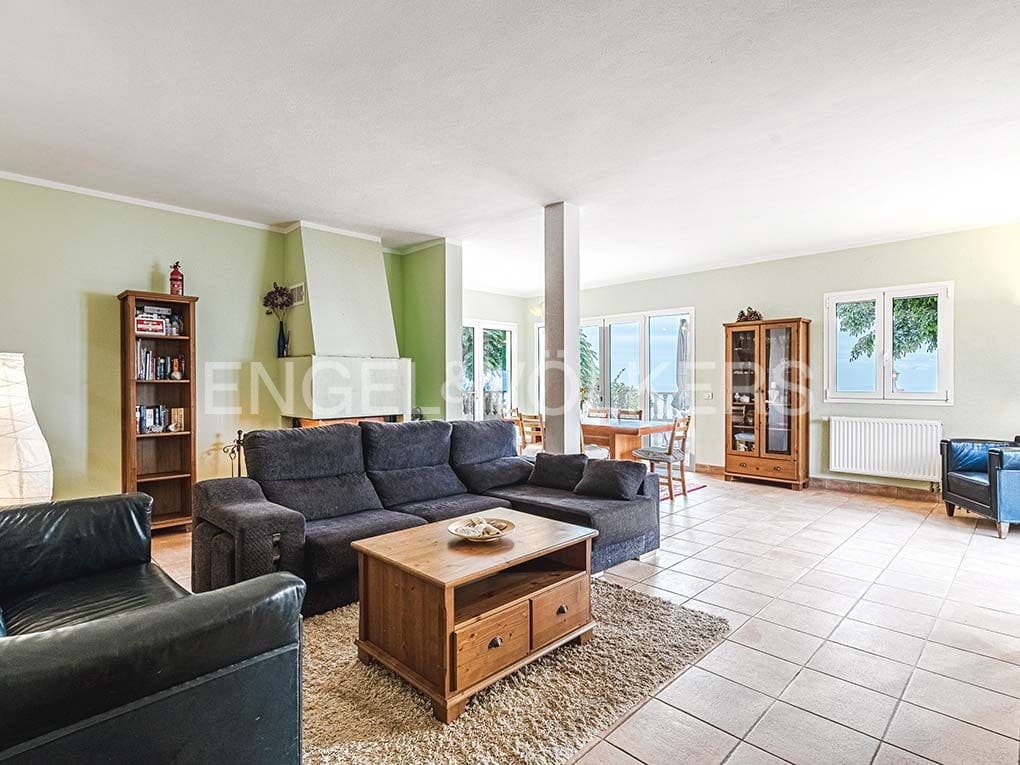 3 bedroom Villa for sale in Guia de Isora with pool garage - € 1,090,000 (Ref: 9699248)