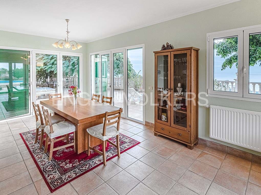 3 bedroom Villa for sale in Guia de Isora with pool garage - € 1,090,000 (Ref: 9699248)