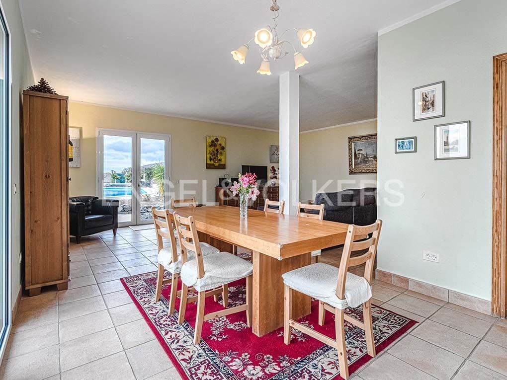 3 bedroom Villa for sale in Guia de Isora with pool garage - € 1,090,000 (Ref: 9699248)