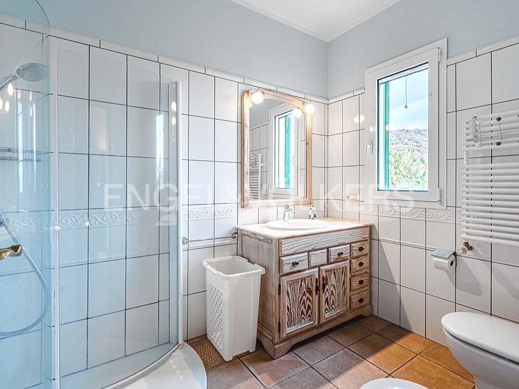 3 bedroom Villa for sale in Guia de Isora with pool garage - € 1,090,000 (Ref: 9699248)