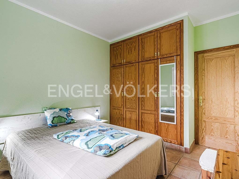 3 bedroom Villa for sale in Guia de Isora with pool garage - € 1,090,000 (Ref: 9699248)