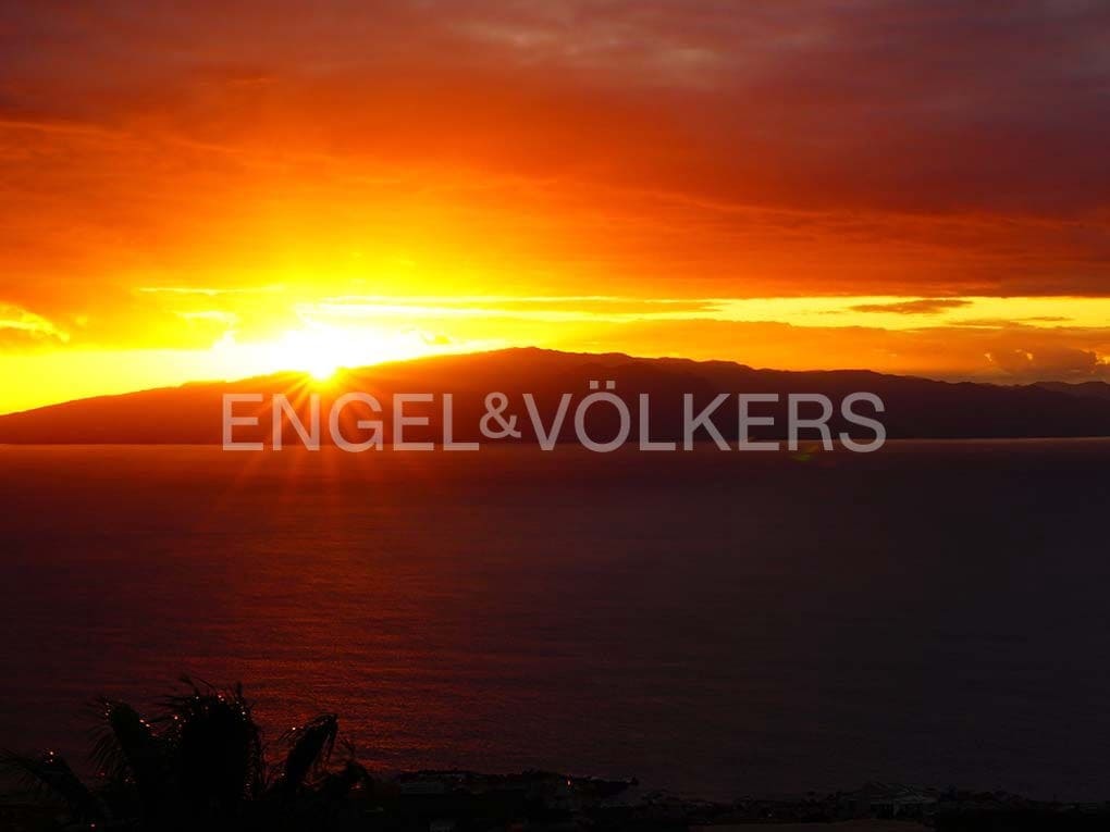 3 bedroom Villa for sale in Guia de Isora with pool garage - € 1,090,000 (Ref: 9699248)