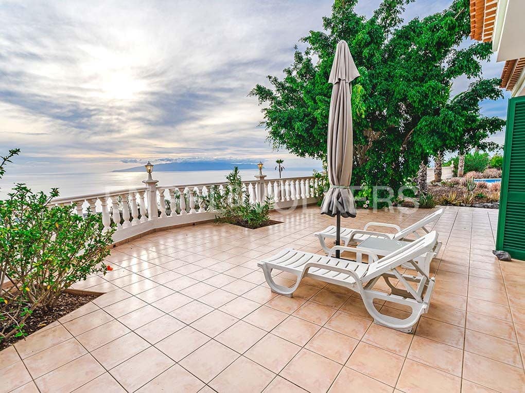 3 bedroom Villa for sale in Guia de Isora with pool garage - € 1,090,000 (Ref: 9699248)