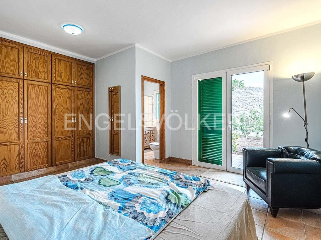 3 bedroom Villa for sale in Guia de Isora with pool garage - € 1,090,000 (Ref: 9699248)