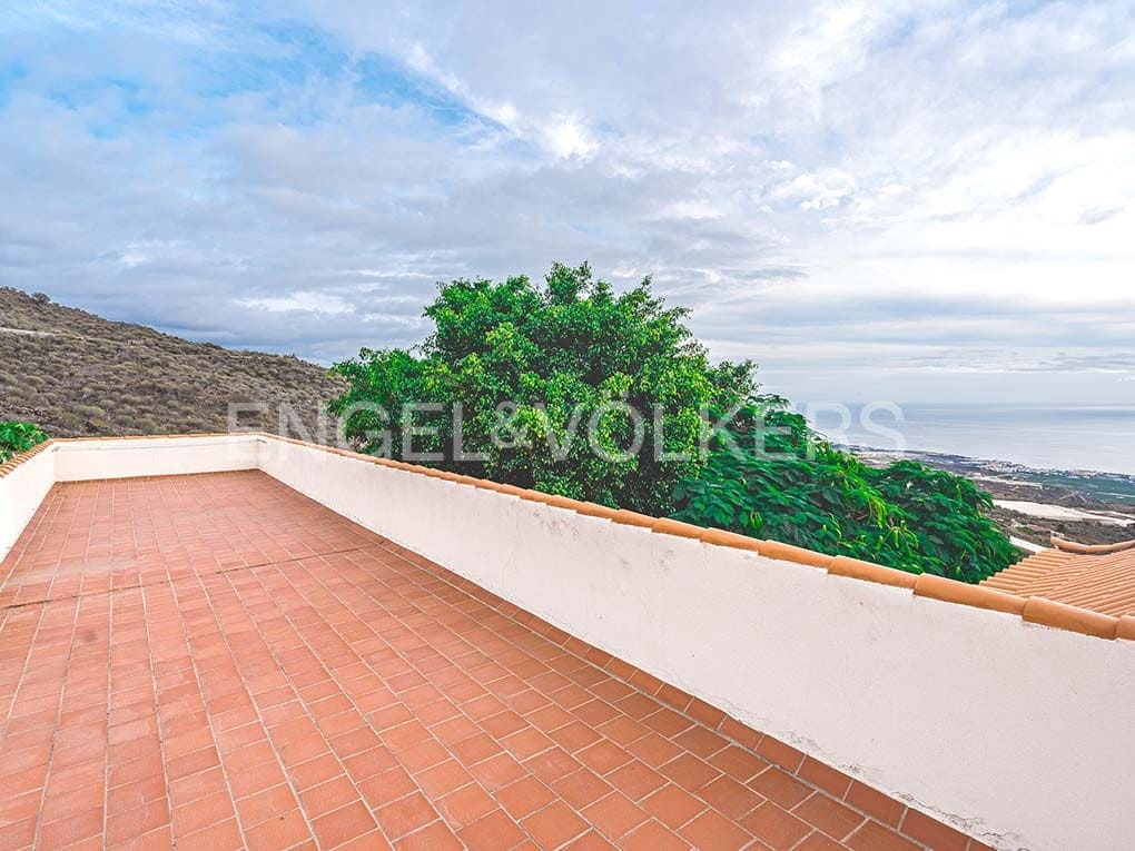 3 bedroom Villa for sale in Guia de Isora with pool garage - € 1,090,000 (Ref: 9699248)