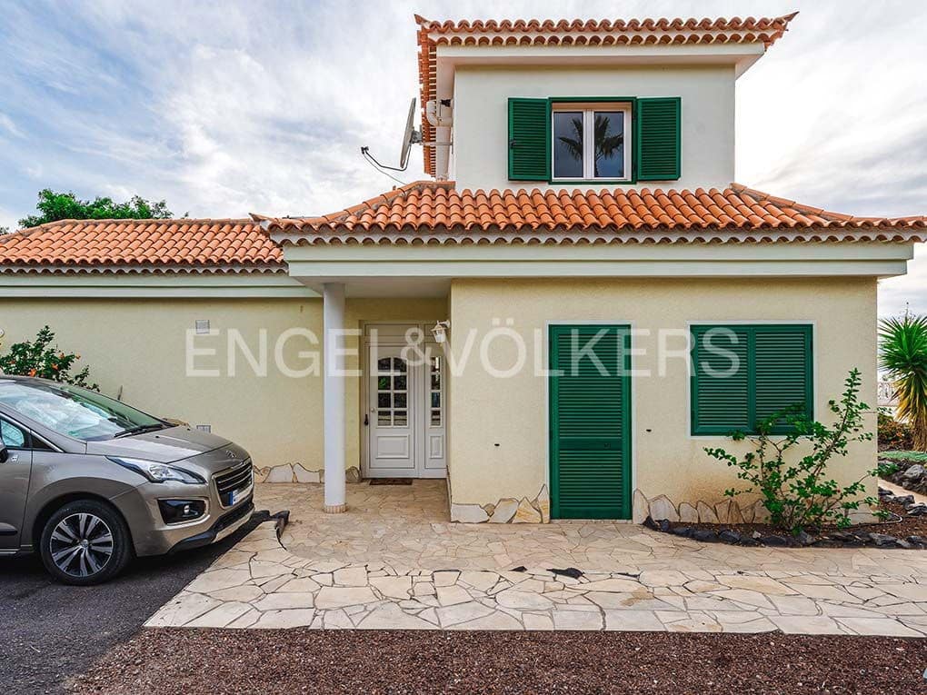 3 bedroom Villa for sale in Guia de Isora with pool garage - € 1,090,000 (Ref: 9699248)