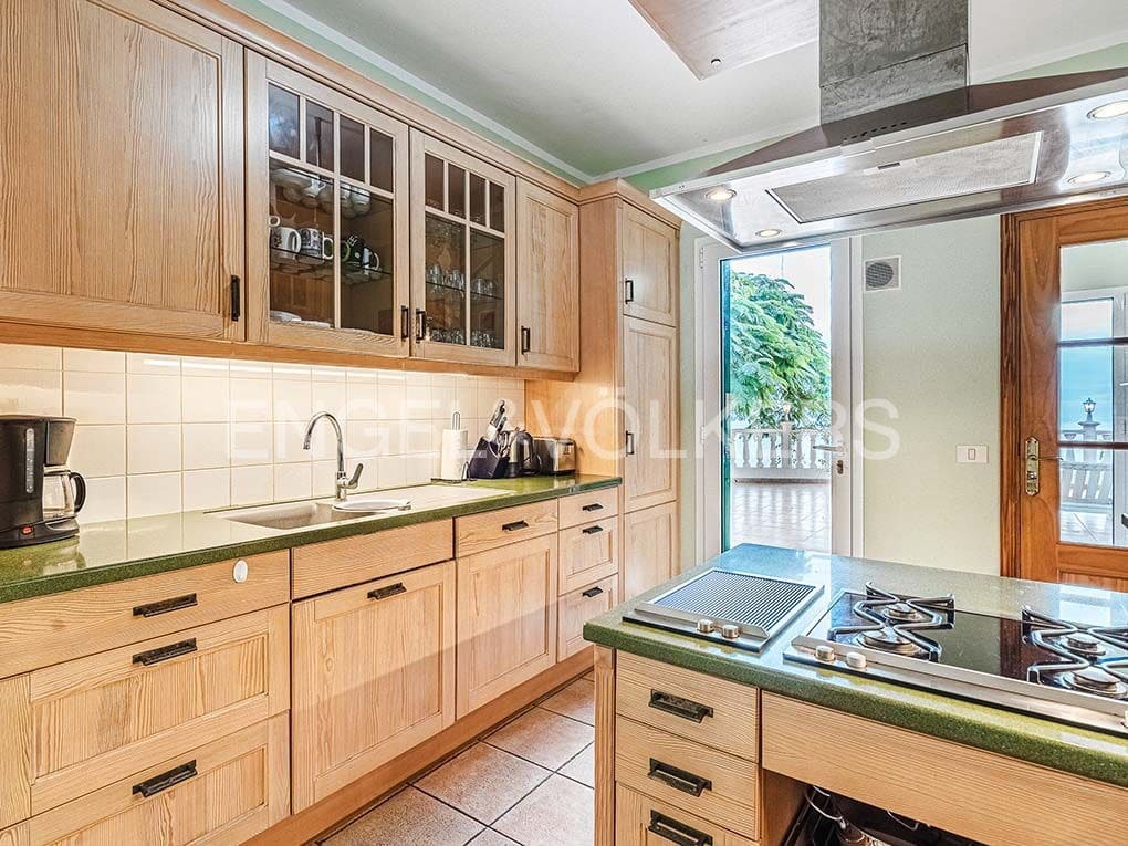 3 bedroom Villa for sale in Guia de Isora with pool garage - € 1,090,000 (Ref: 9699248)