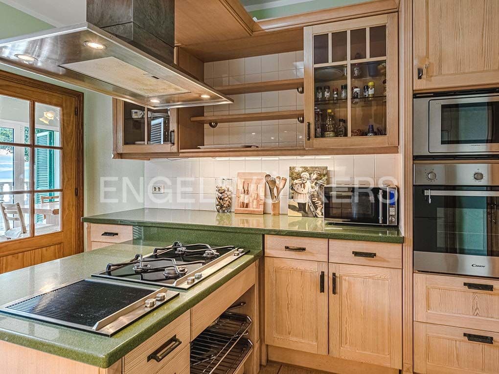 3 bedroom Villa for sale in Guia de Isora with pool garage - € 1,090,000 (Ref: 9699248)