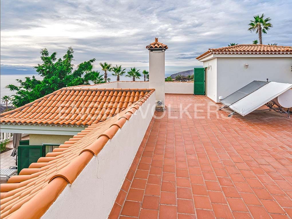 3 bedroom Villa for sale in Guia de Isora with pool garage - € 1,090,000 (Ref: 9699248)