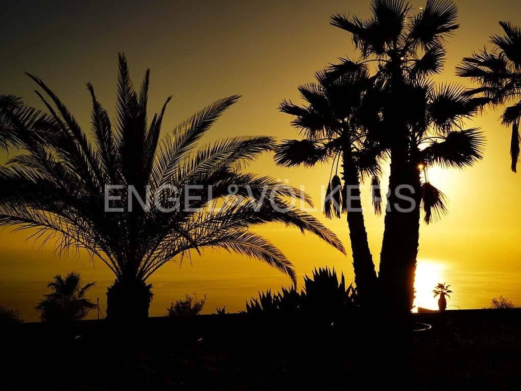 3 bedroom Villa for sale in Guia de Isora with pool garage - € 1,090,000 (Ref: 9699248)