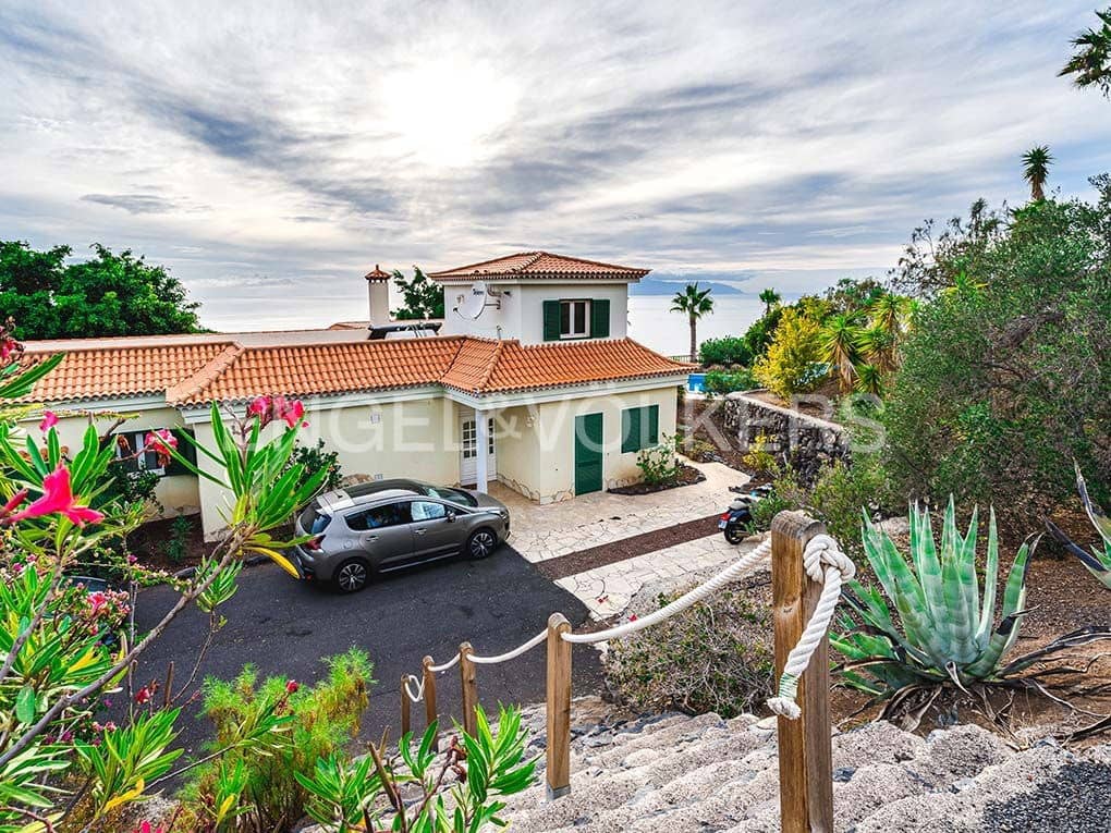 3 bedroom Villa for sale in Guia de Isora with pool garage - € 1,090,000 (Ref: 9699248)