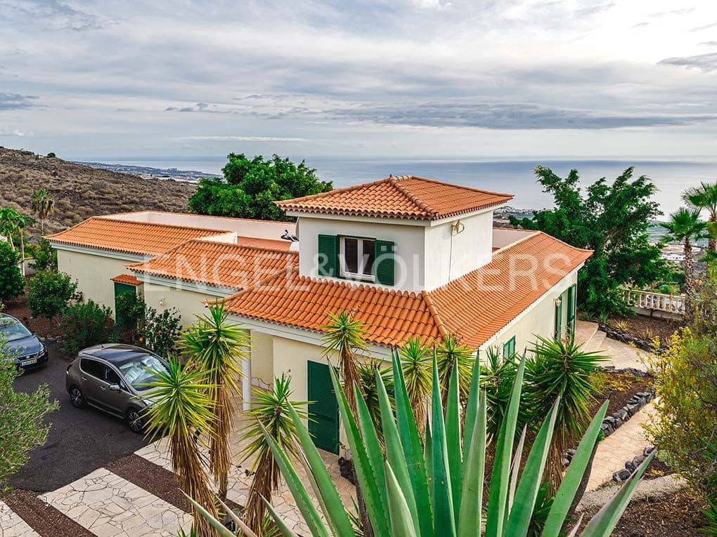 3 bedroom Villa for sale in Guia de Isora with pool garage - € 1,090,000 (Ref: 9699248)