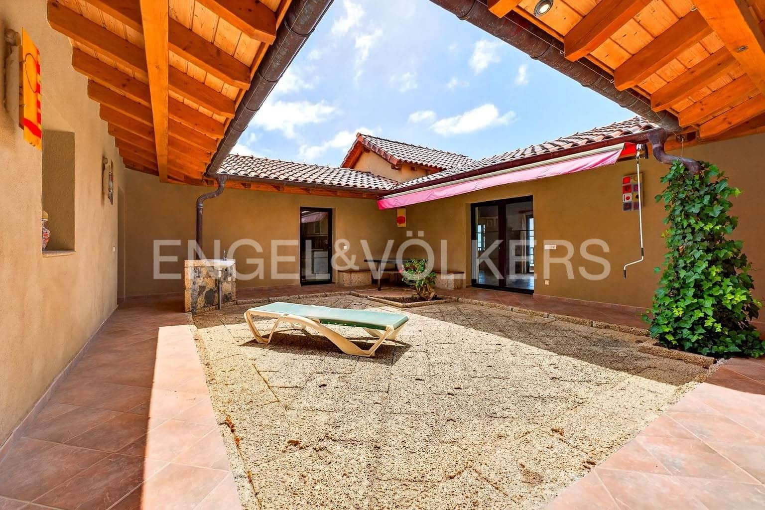 7 makuuhuone Huvila myytävänä paikassa Los Menores mukana uima-altaan 
autotalli - 1 490 000 € (Ref: 9715456)