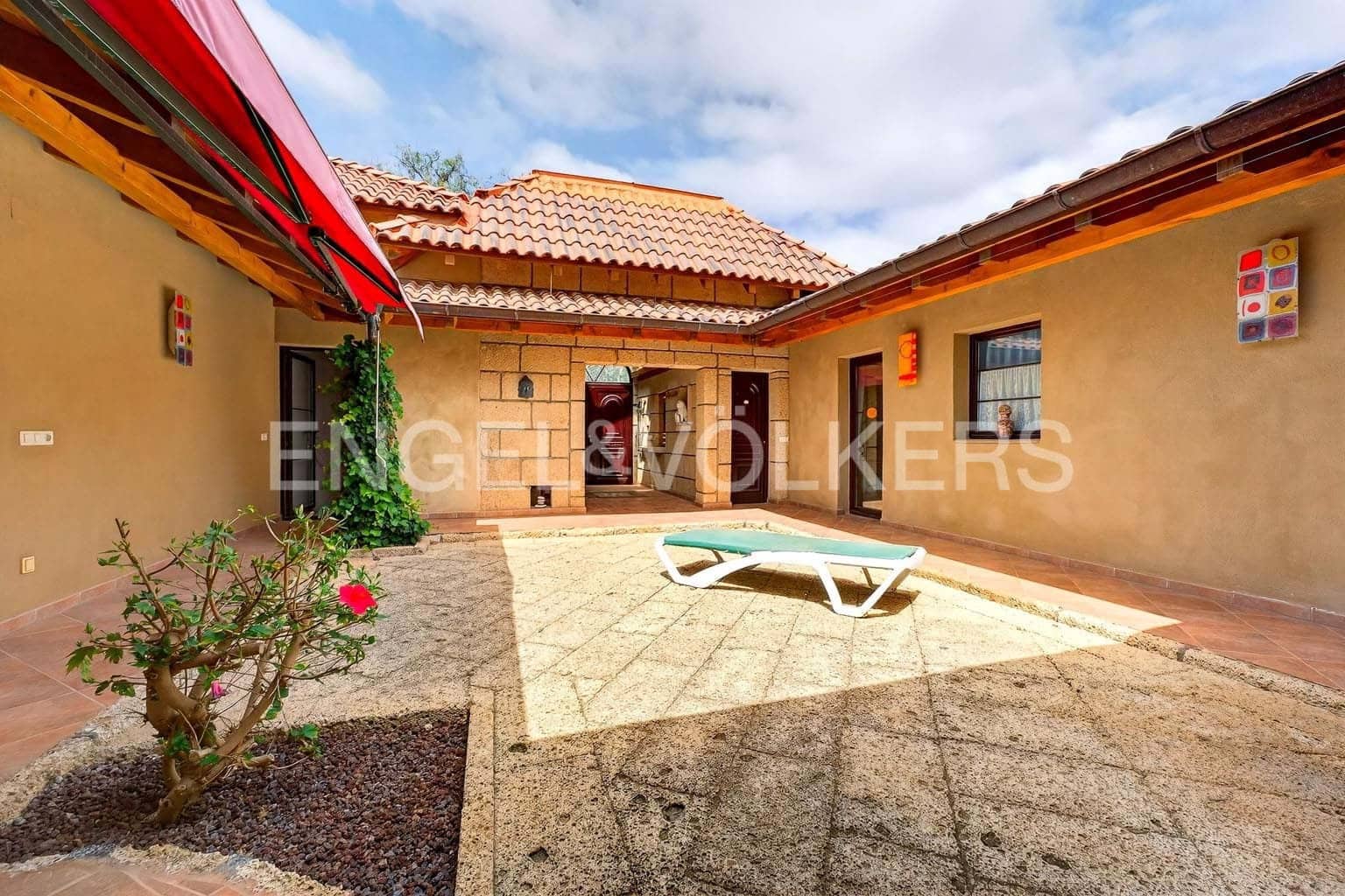 7 makuuhuone Huvila myytävänä paikassa Los Menores mukana uima-altaan 
autotalli - 1 490 000 € (Ref: 9715456)