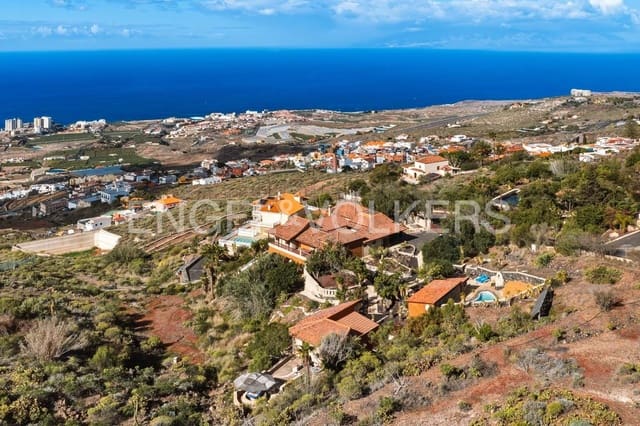 7 makuuhuone Huvila myytävänä paikassa Los Menores, Adeje mukana uima-altaan 
autotalli - 1 490 000 € (Ref: 9715456)