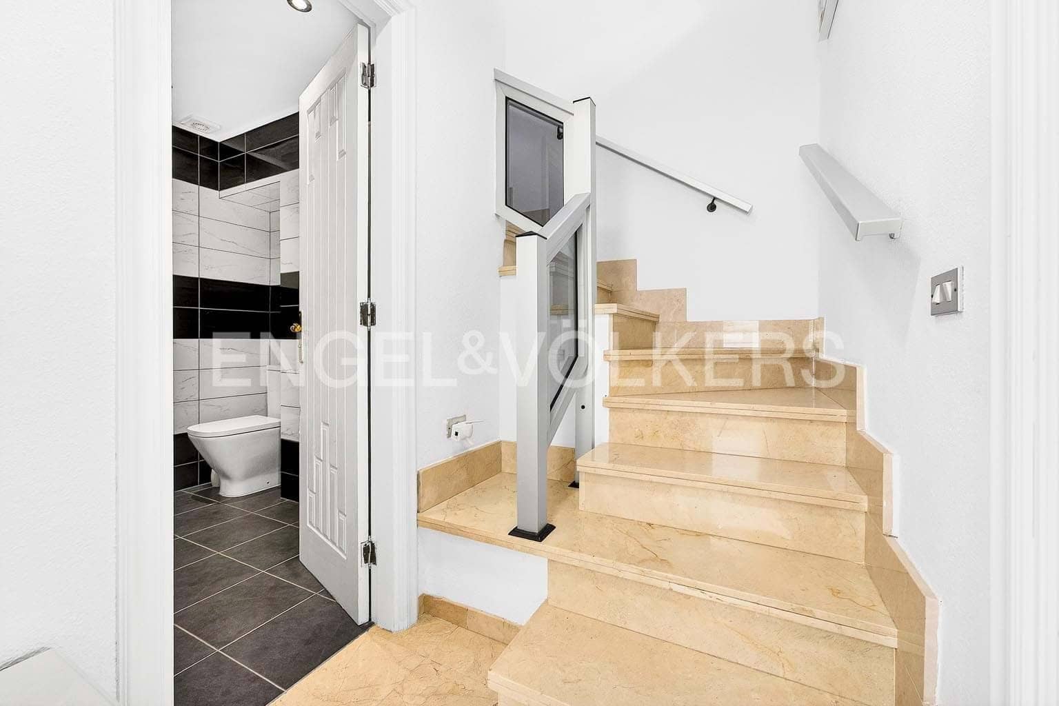 2 bedroom Villa for sale in Callao Salvaje with pool - € 465,000 (Ref: 9736141)