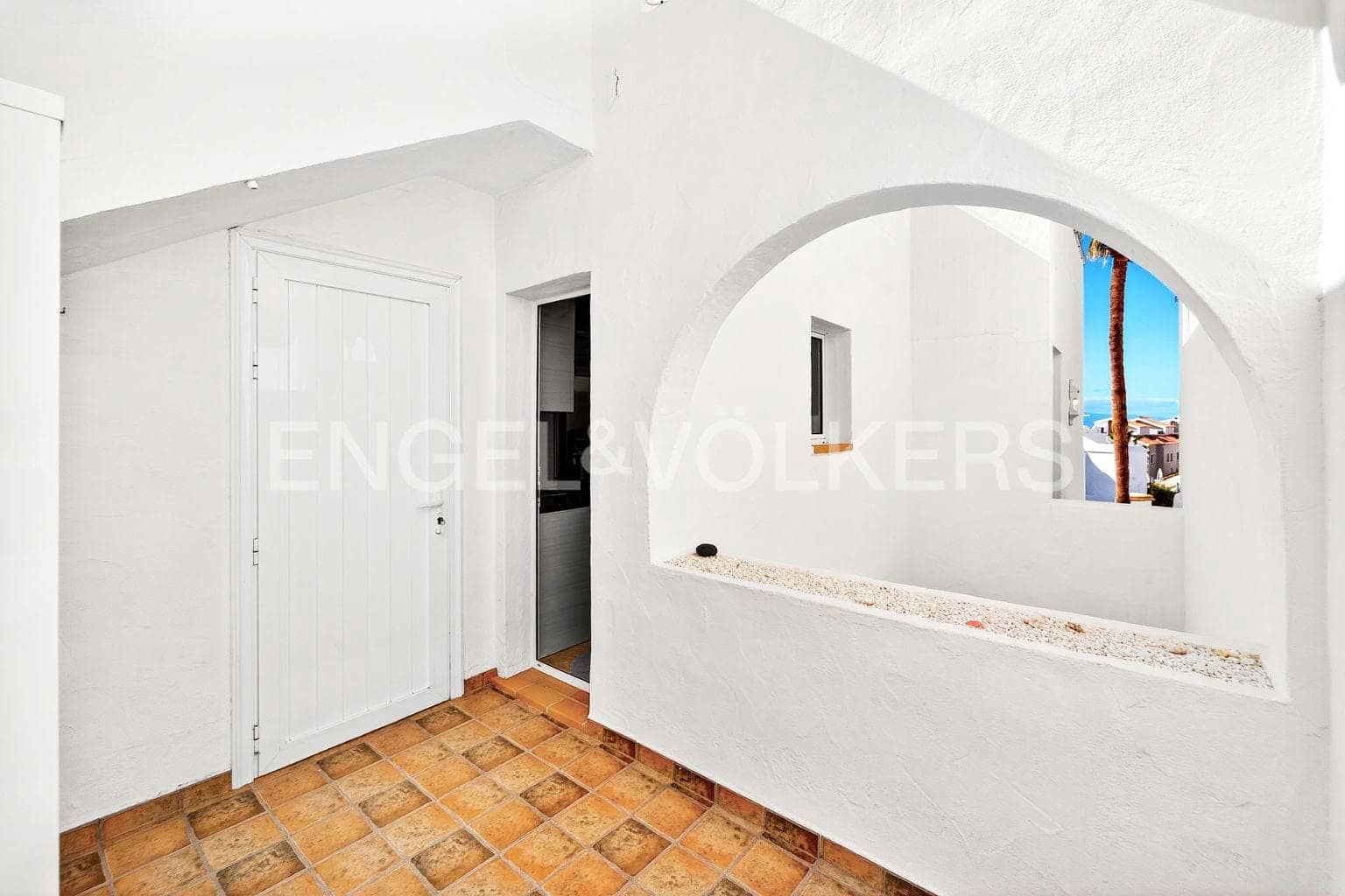 2 bedroom Villa for sale in Callao Salvaje with pool - € 465,000 (Ref: 9736141)