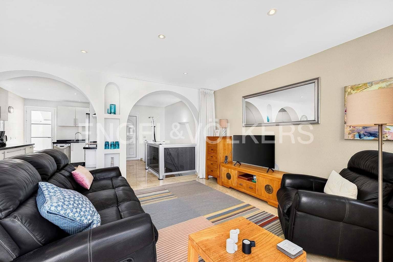 2 bedroom Villa for sale in Callao Salvaje with pool - € 465,000 (Ref: 9736141)