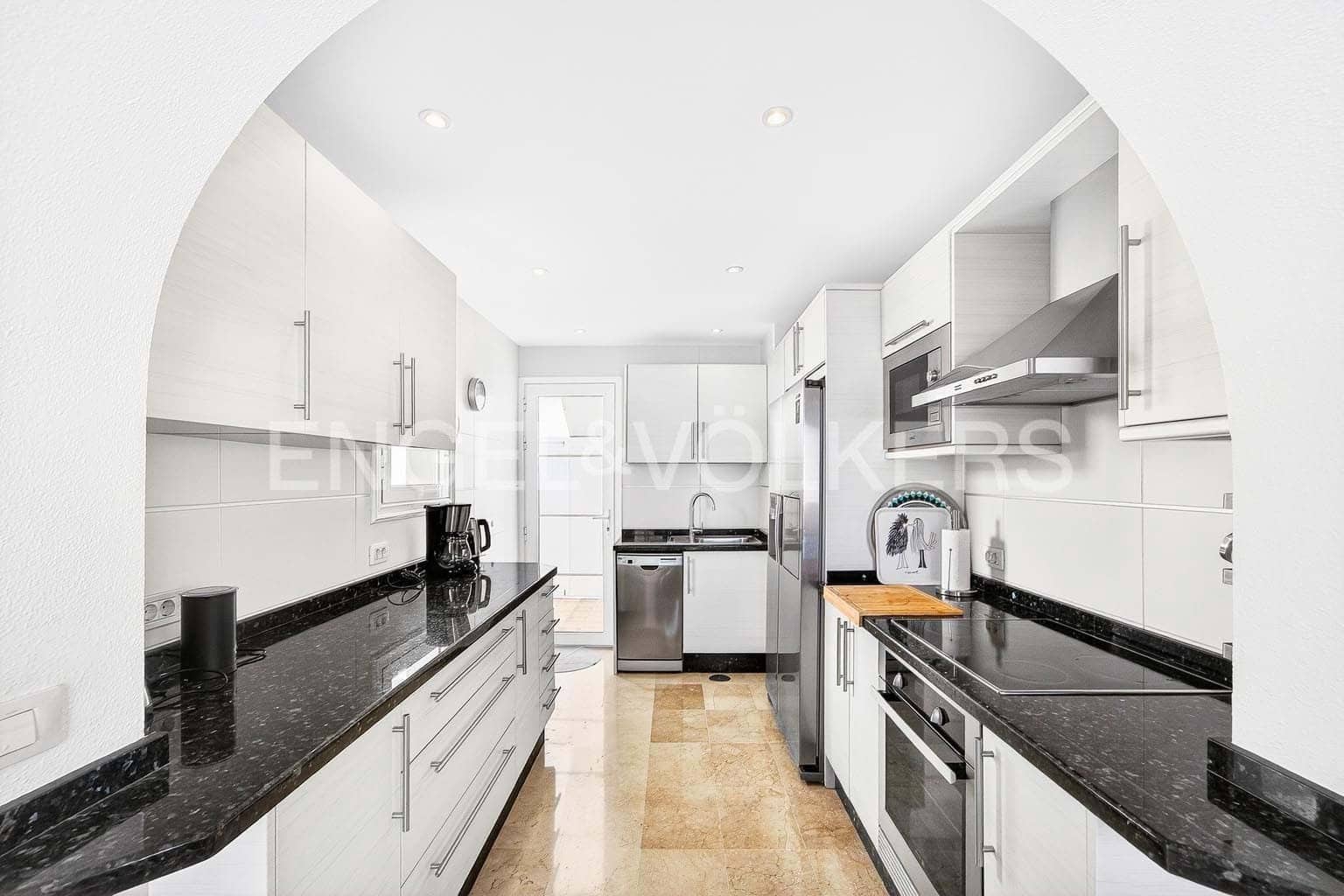 2 bedroom Villa for sale in Callao Salvaje with pool - € 465,000 (Ref: 9736141)