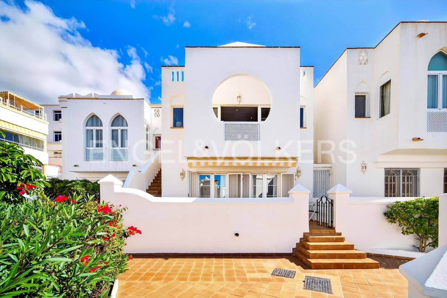 2 bedroom Villa for sale in Callao Salvaje with pool - € 465,000 (Ref: 9736141)