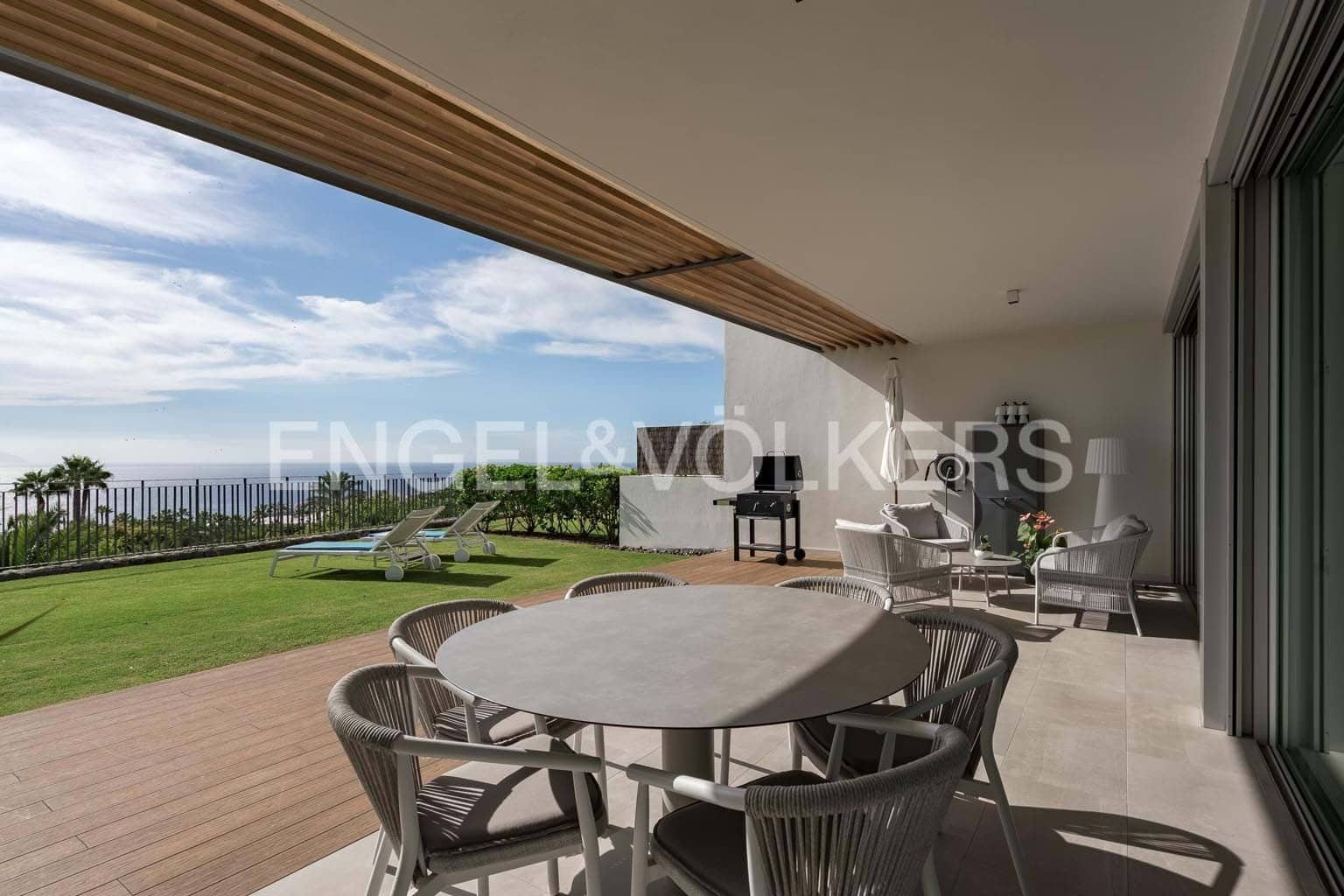 2 Zimmer Apartment zu verkaufen in Playa San Juan mit Pool - 890.000 € (Ref: 9748401)