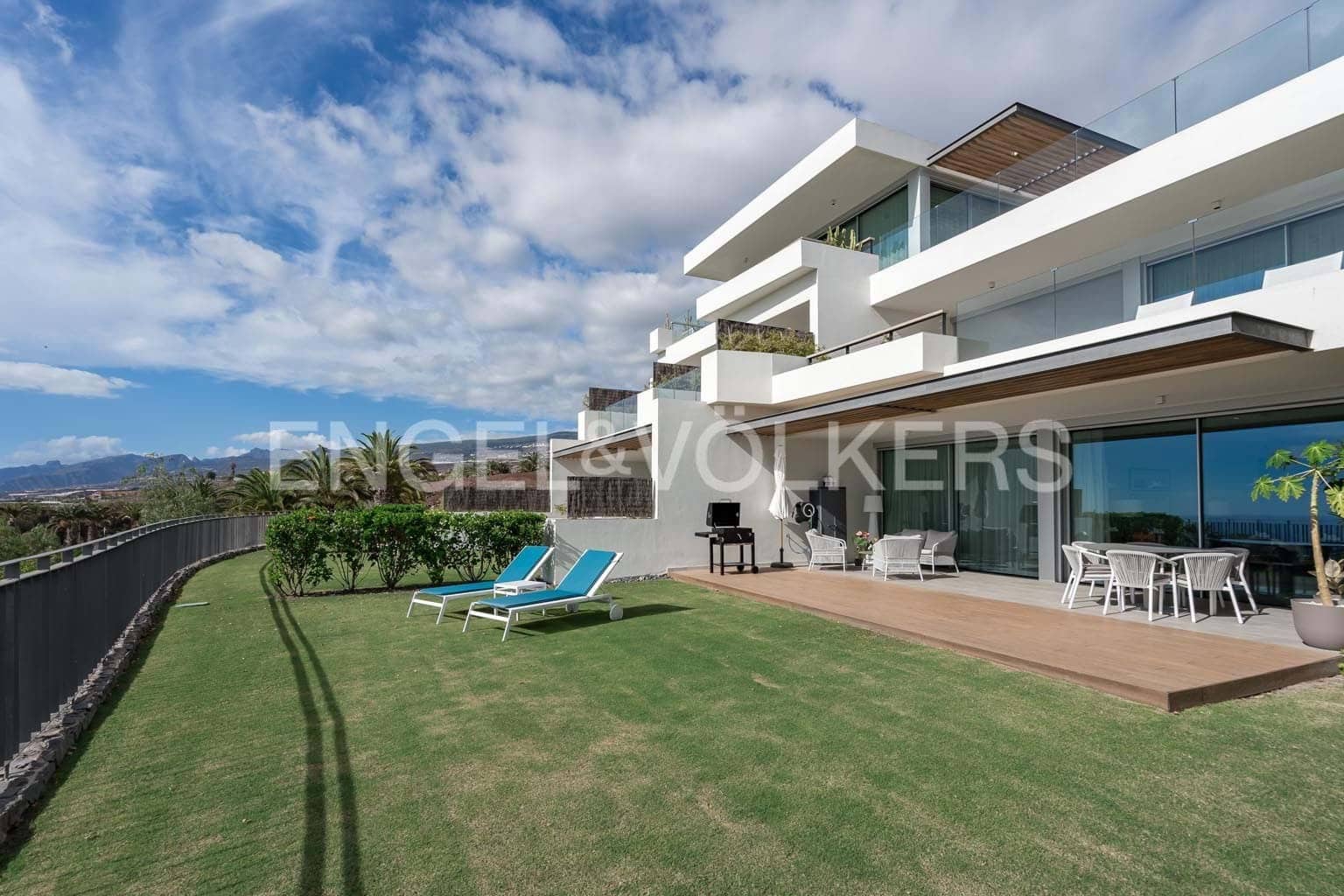 2 Zimmer Apartment zu verkaufen in Playa San Juan mit Pool - 890.000 € (Ref: 9748401)