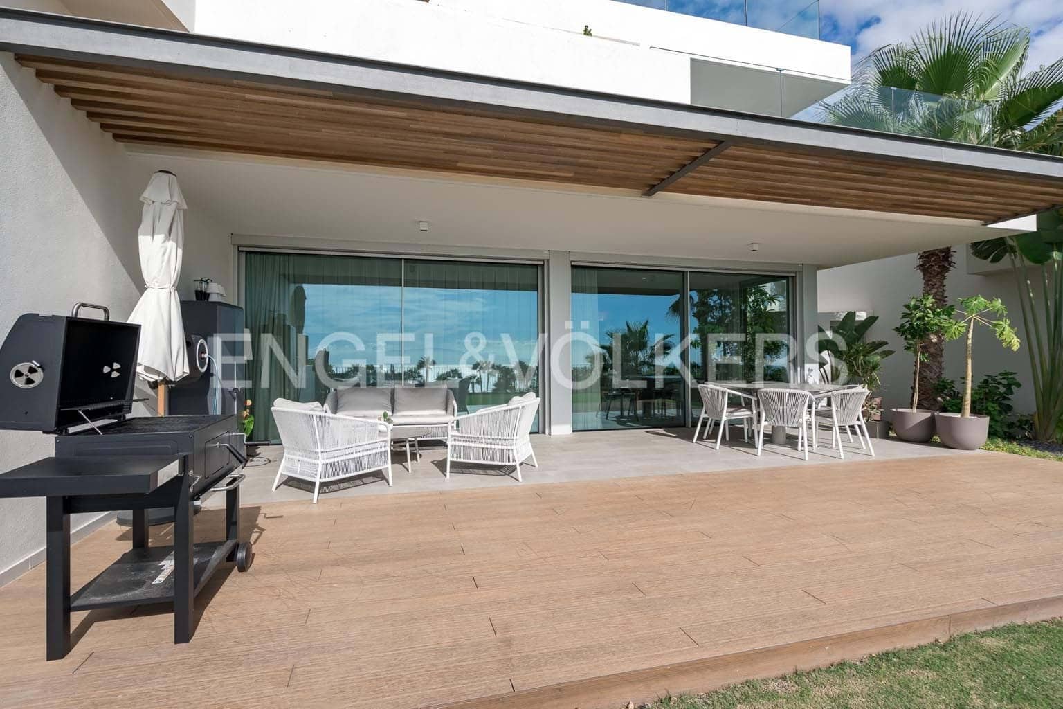 2 Zimmer Apartment zu verkaufen in Playa San Juan mit Pool - 890.000 € (Ref: 9748401)