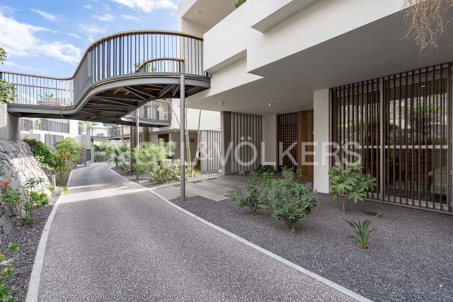 2 Zimmer Apartment zu verkaufen in Playa San Juan mit Pool - 890.000 € (Ref: 9748401)