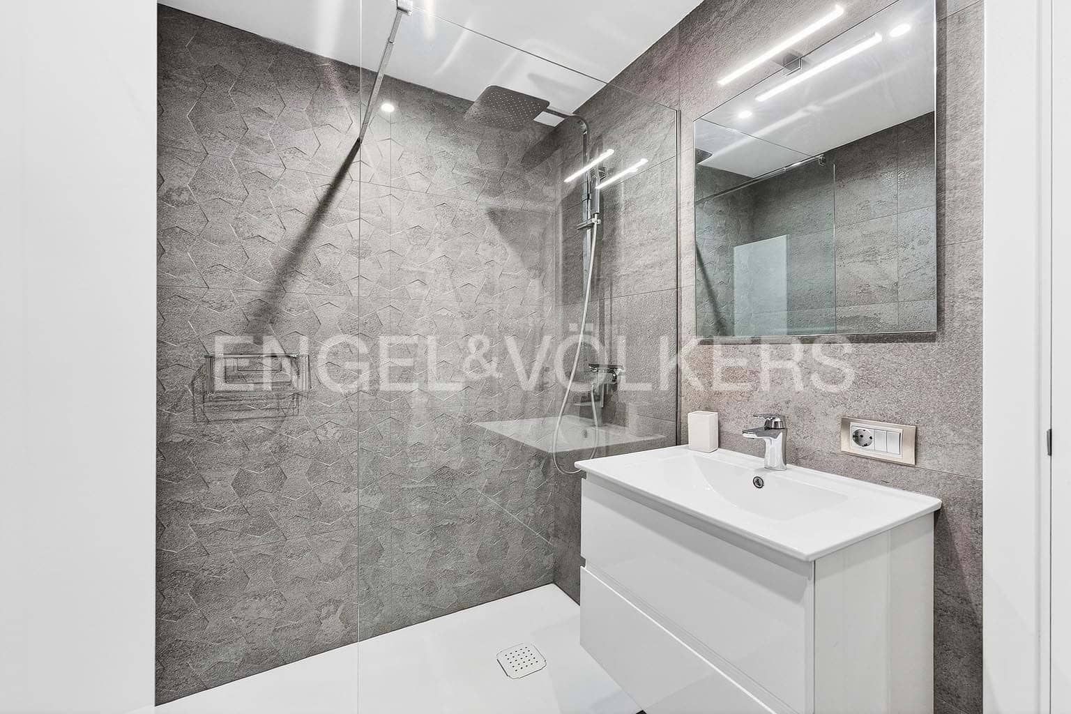 4 slaapkamer Villa te koop in Palm-Mar met zwembad - € 889.000 (Ref: 9760091)