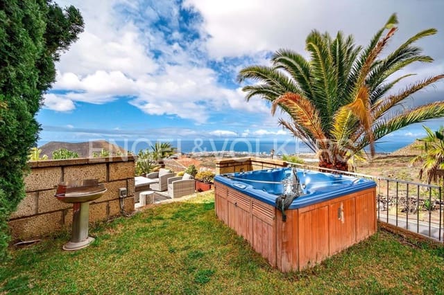 6 bedroom Villa for sale in Chayofa, Arona - € 998,000 (Ref: 9769947)