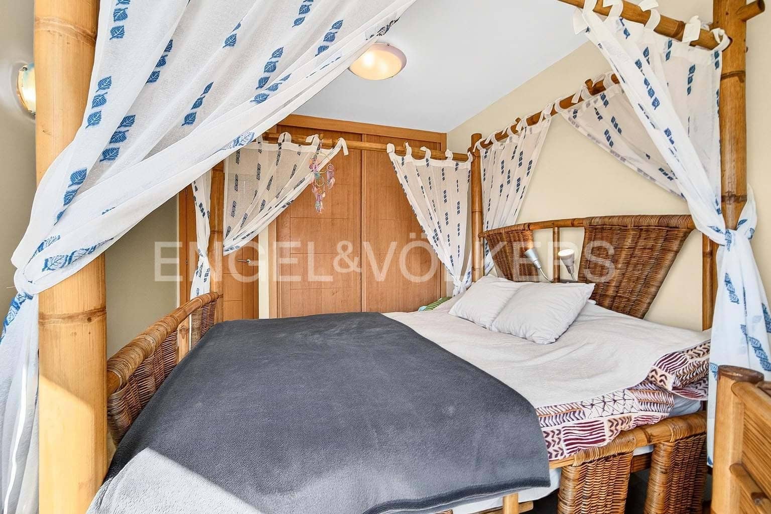 3 bedroom Apartment for sale in La Caleta with pool garage - € 780,000 (Ref: 9769948)