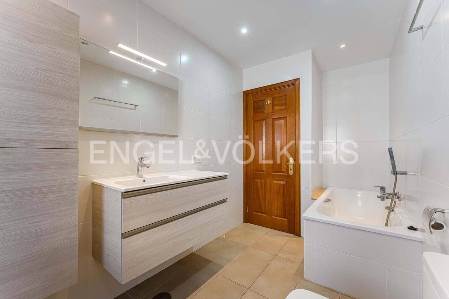 6 bedroom Villa for sale in Playa de la Arena with pool garage - € 1,280,000 (Ref: 9809397)