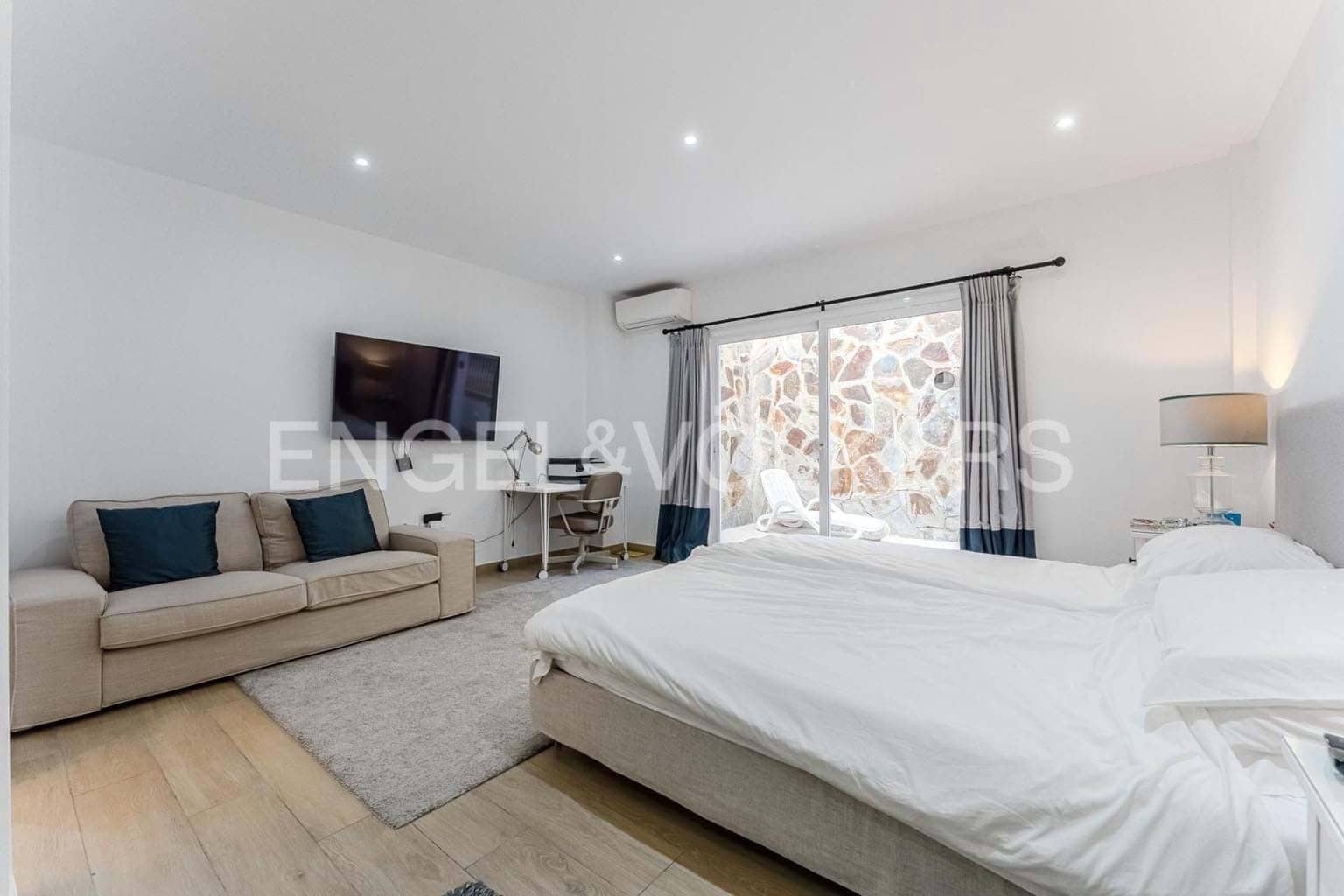 6 bedroom Villa for sale in Playa de la Arena with pool garage - € 1,280,000 (Ref: 9809397)