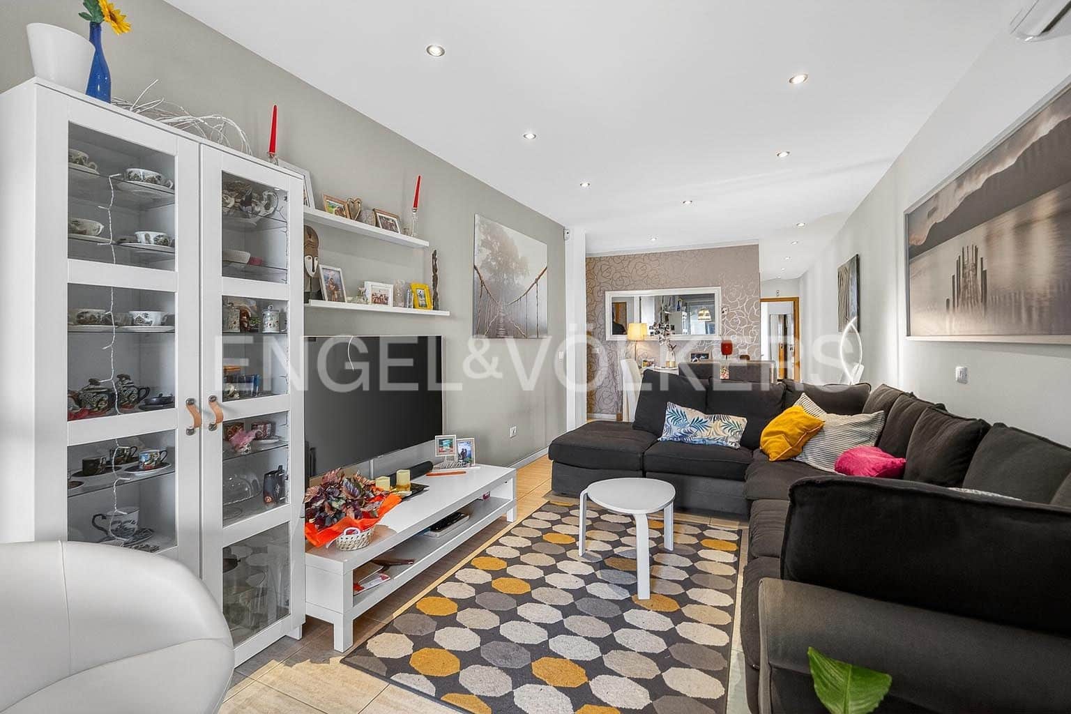 2 bedroom Apartment for sale in El Medano - € 299,000 (Ref: 9831973)