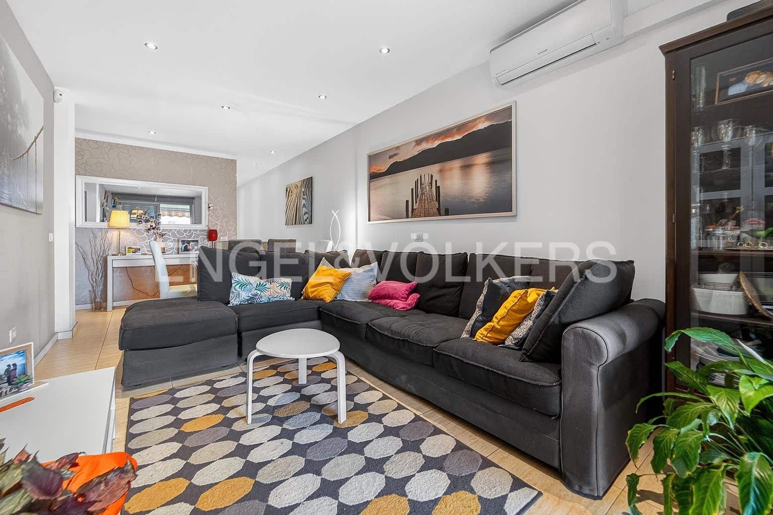 2 bedroom Apartment for sale in El Medano - € 299,000 (Ref: 9831973)