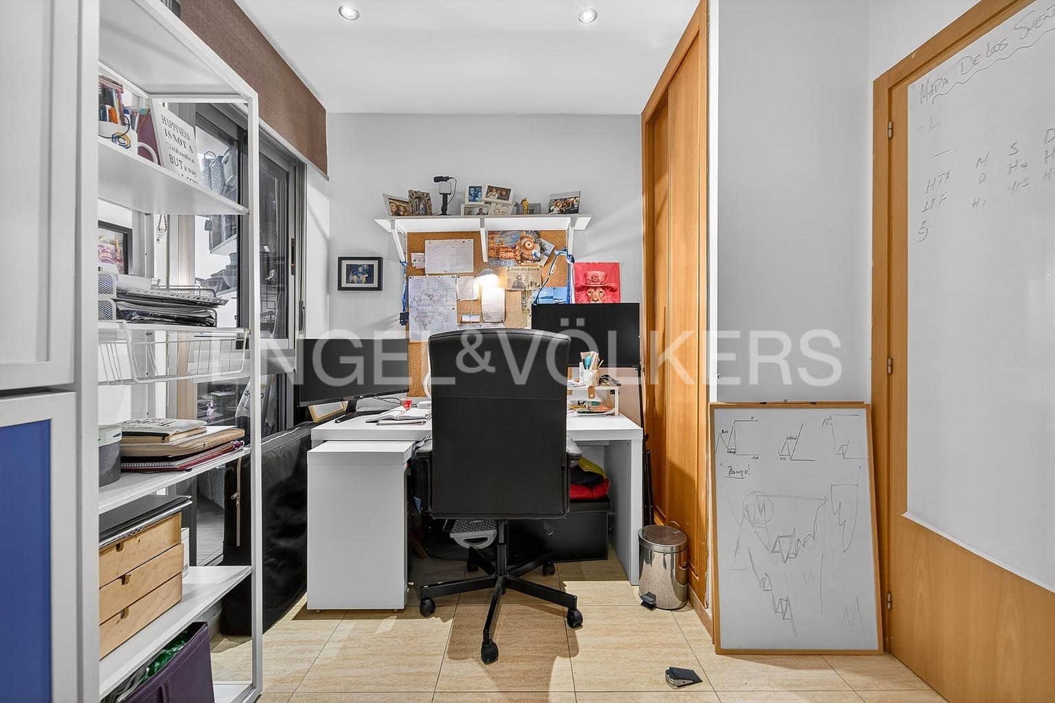 2 bedroom Apartment for sale in El Medano - € 299,000 (Ref: 9831973)