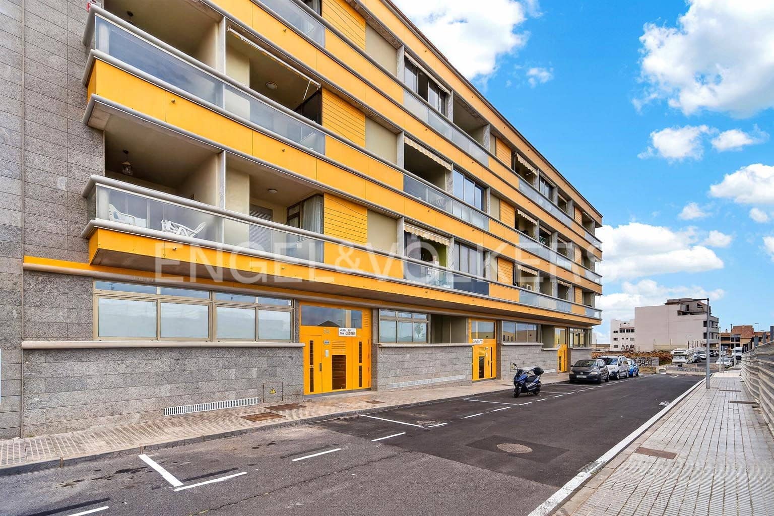 2 bedroom Apartment for sale in El Medano - € 299,000 (Ref: 9831973)