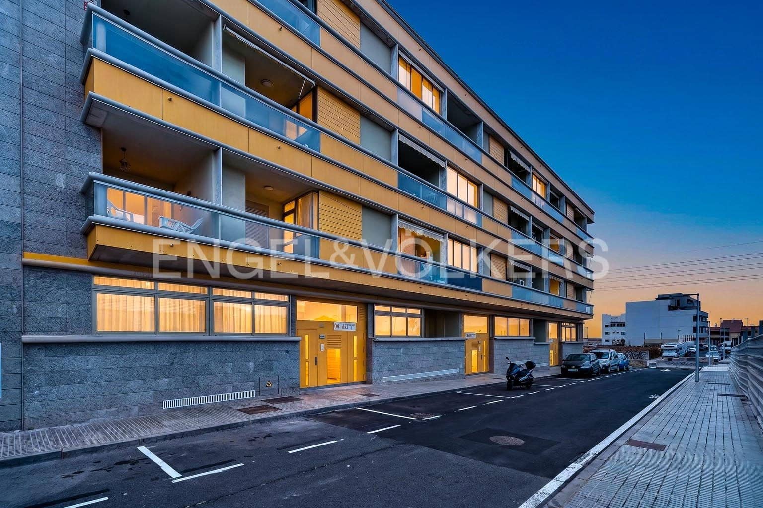 2 bedroom Apartment for sale in El Medano - € 299,000 (Ref: 9831973)