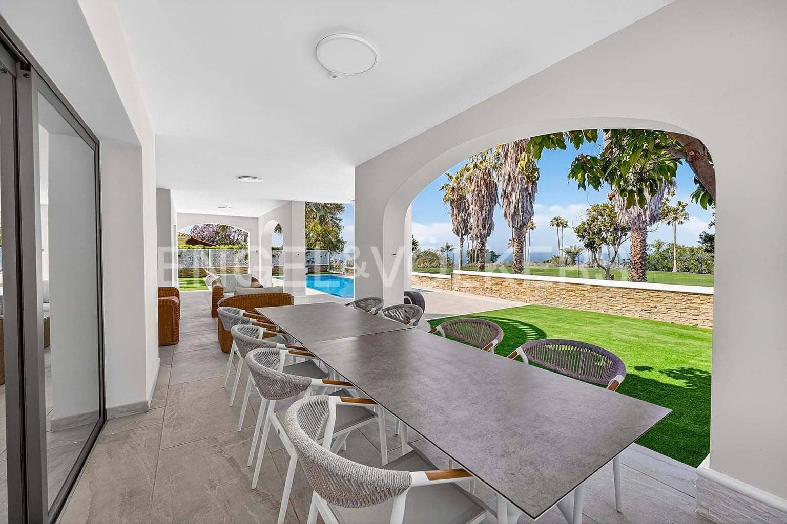 4 bedroom Villa for sale in Costa Adeje with pool garage - € 3,500,000 (Ref: 9867460)