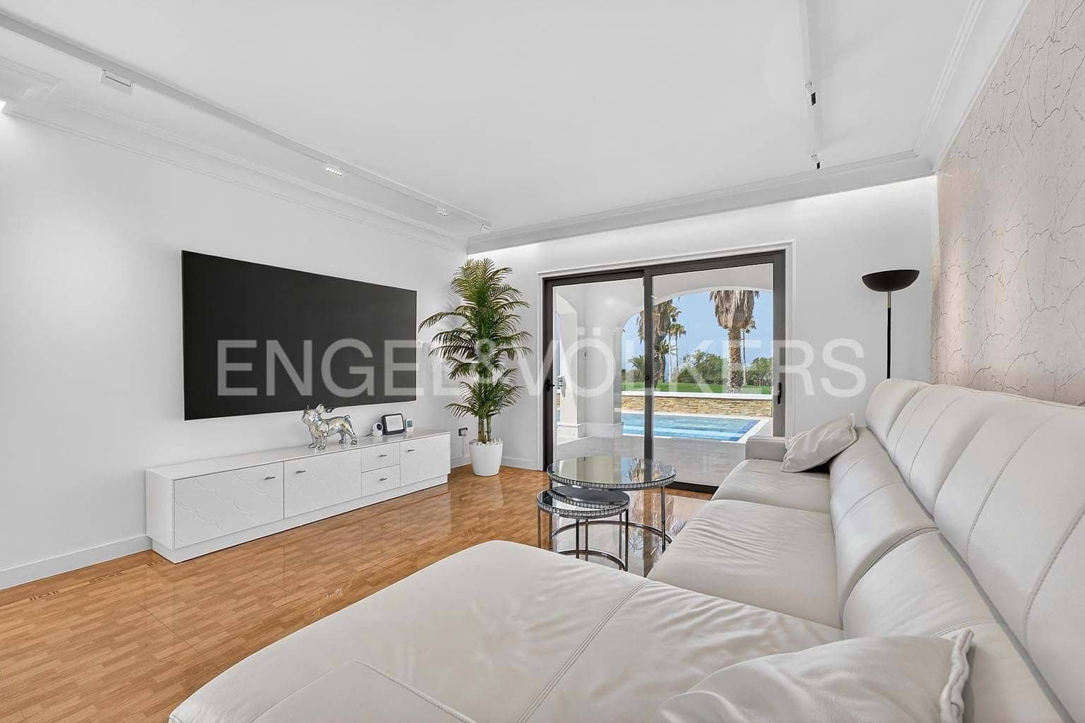 4 bedroom Villa for sale in Costa Adeje with pool garage - € 3,500,000 (Ref: 9867460)