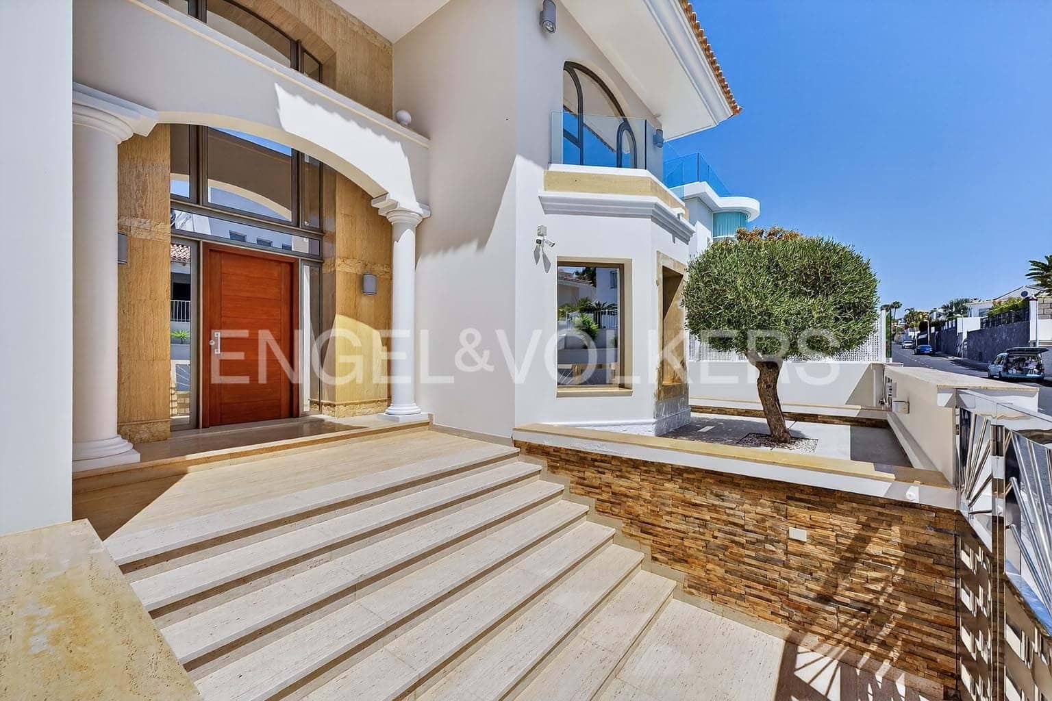 4 bedroom Villa for sale in Costa Adeje with pool garage - € 3,500,000 (Ref: 9867460)