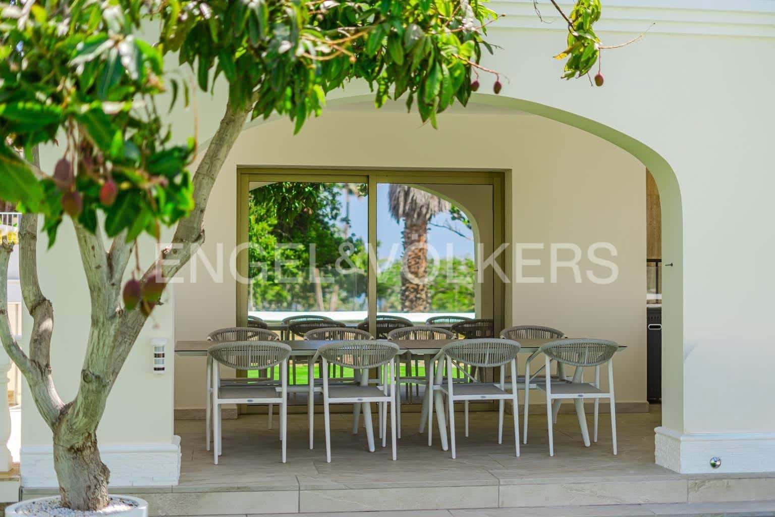 4 bedroom Villa for sale in Costa Adeje with pool garage - € 3,500,000 (Ref: 9867460)