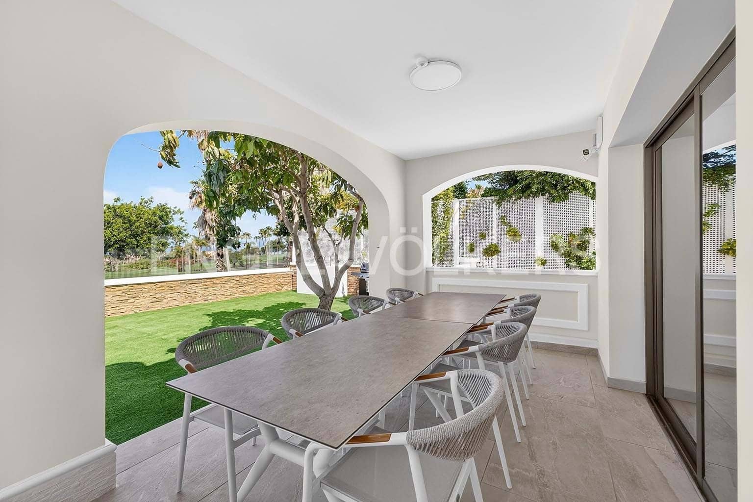4 bedroom Villa for sale in Costa Adeje with pool garage - € 3,500,000 (Ref: 9867460)