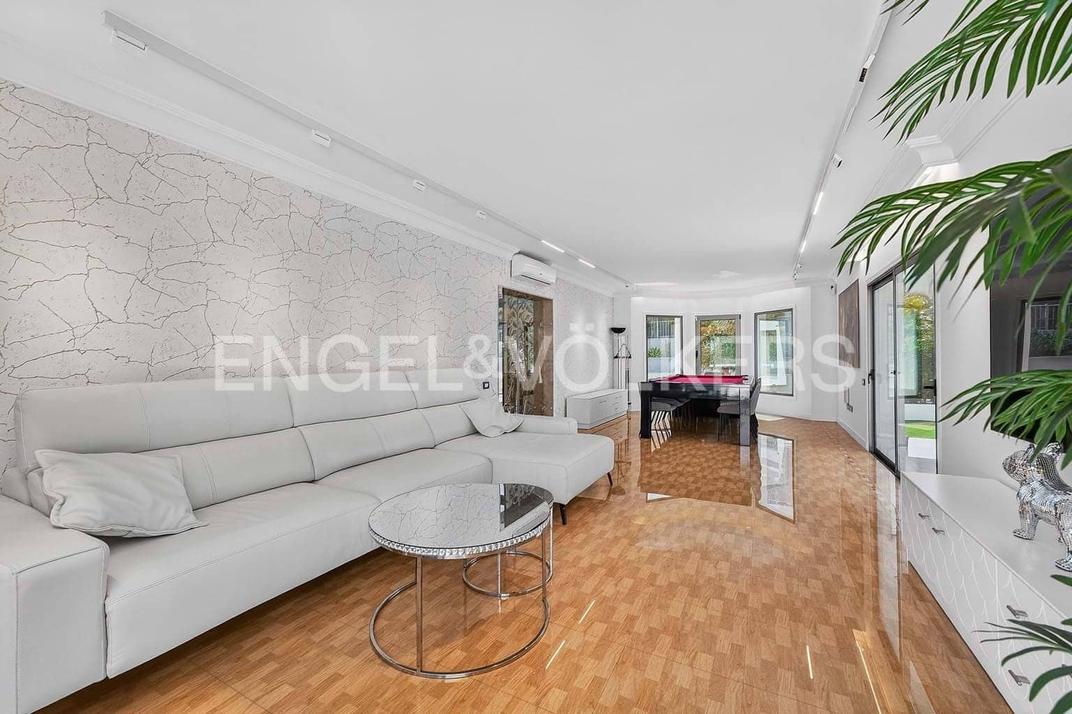 4 bedroom Villa for sale in Costa Adeje with pool garage - € 3,500,000 (Ref: 9867460)